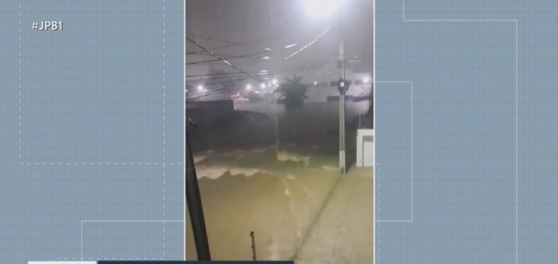 Chuvas intensas causam transtornos e alagamentos em Sousa, no Sertão da PB