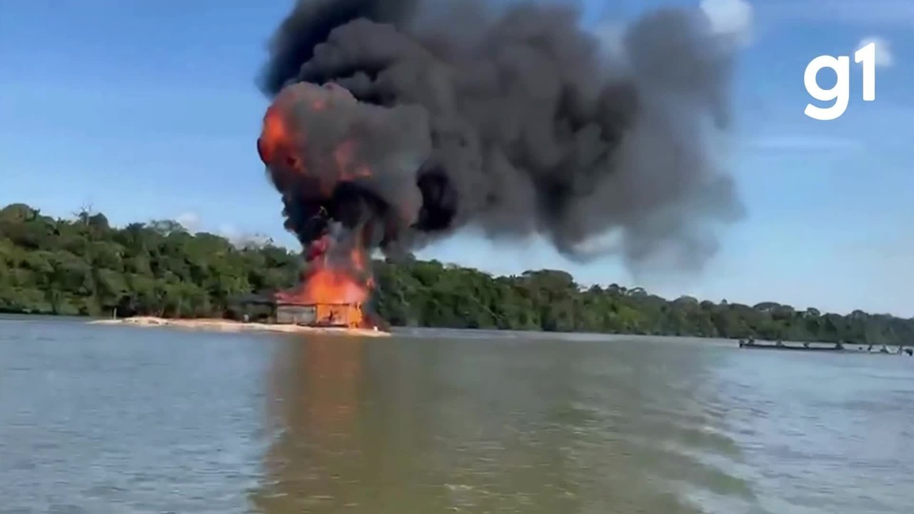 Dezenas de balsas são destruídas em garimpo ilegal durante operação em terra indígena em MT
