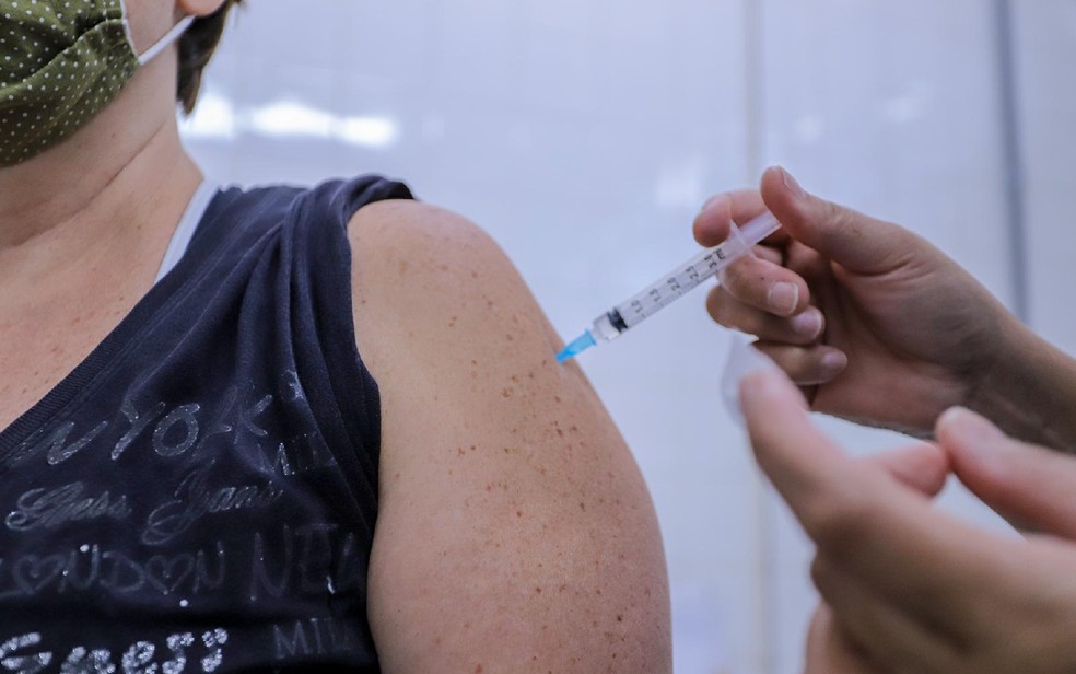 Dia V de vacinação em destaque no final de semana nos laboratórios Bronstein  - GAZETA DO RIO DE JANEIRO
