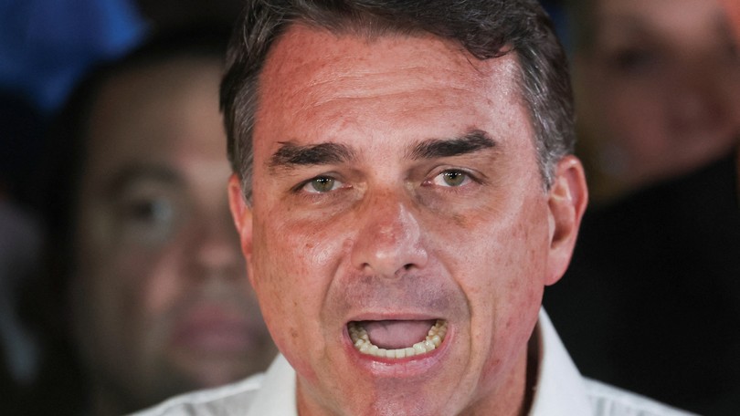 ordem de busca e apreensão em endereço de Flávio Bolsonaro — Correção