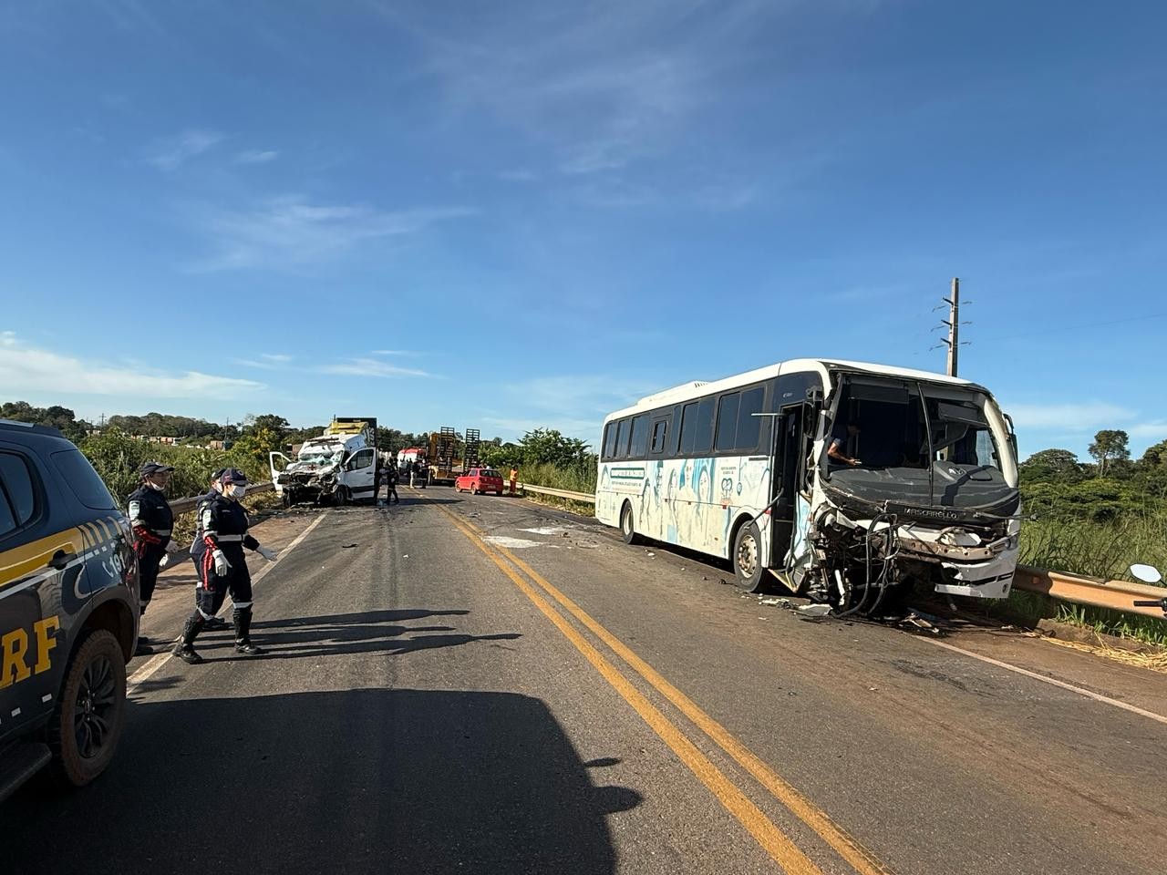 Duas pessoas morrem em acidente entre ambulância e ônibus em RO