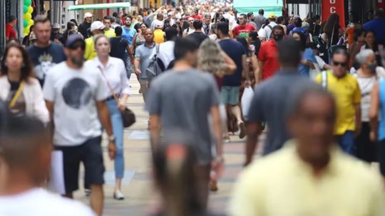 Com emprego em alta, Brasil registra recorde de empregados e de dívidas
