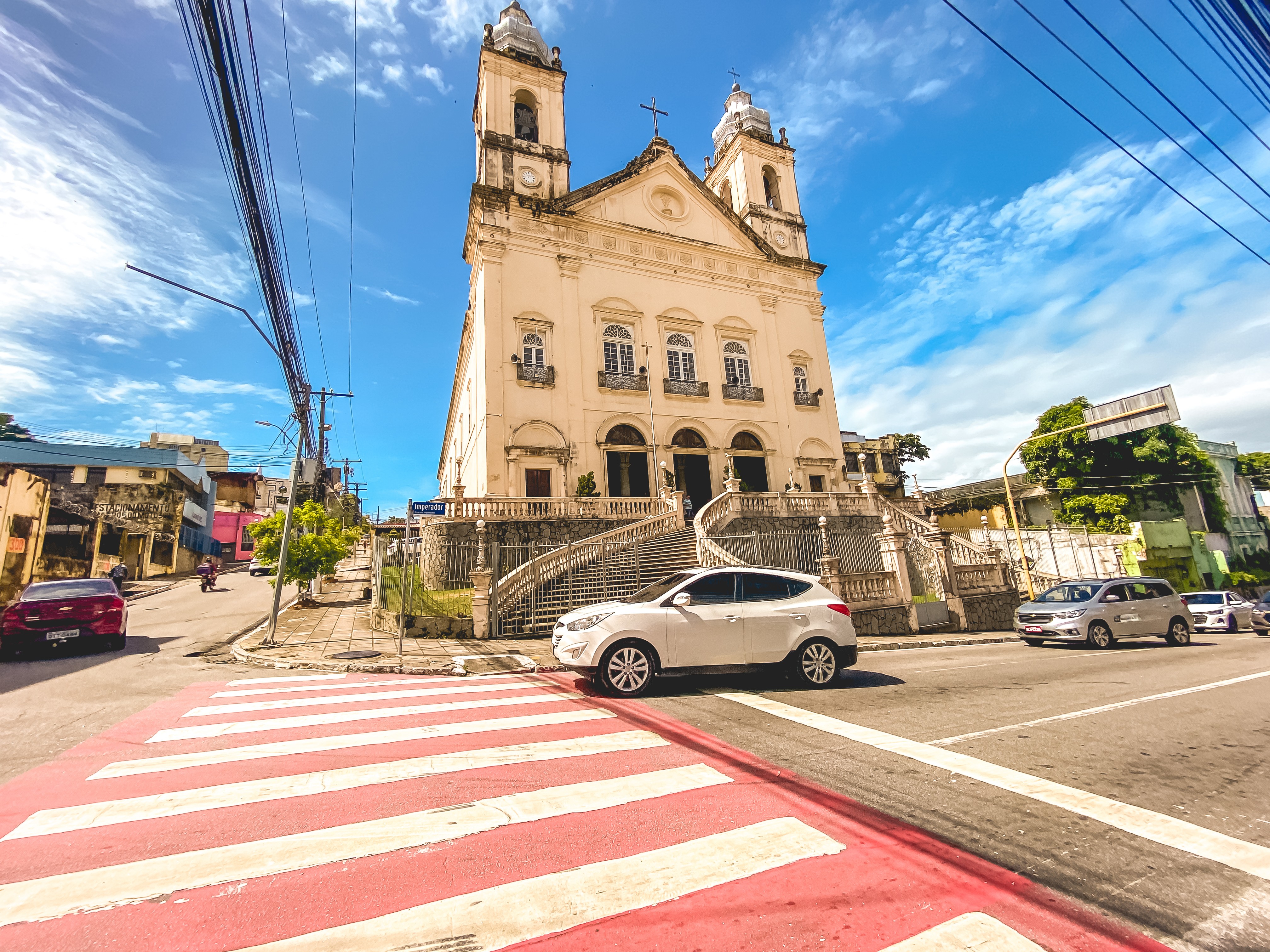 Trânsito é interditado em ladeira para a chegada de 300 padres na Catedral de Maceió