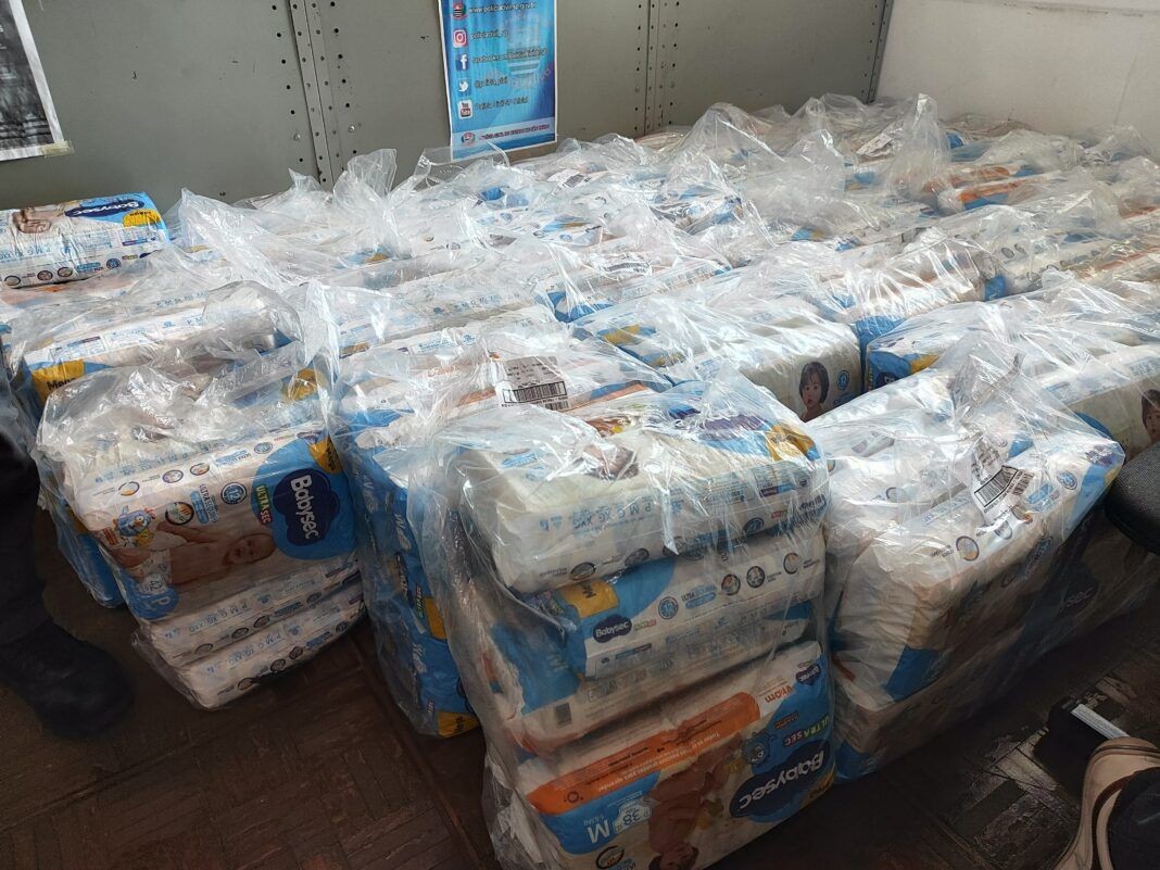 PM evita furto de carga de fraldas de R$ 376 mil em São Carlos; motorista é preso