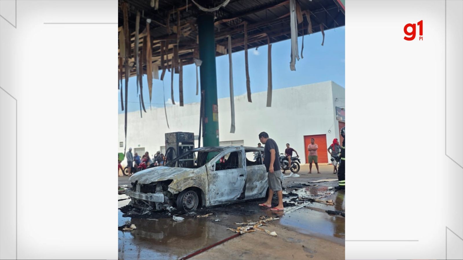 Carro pega fogo a 1 metro de bomba de combustível e destrói estrutura de posto no PI