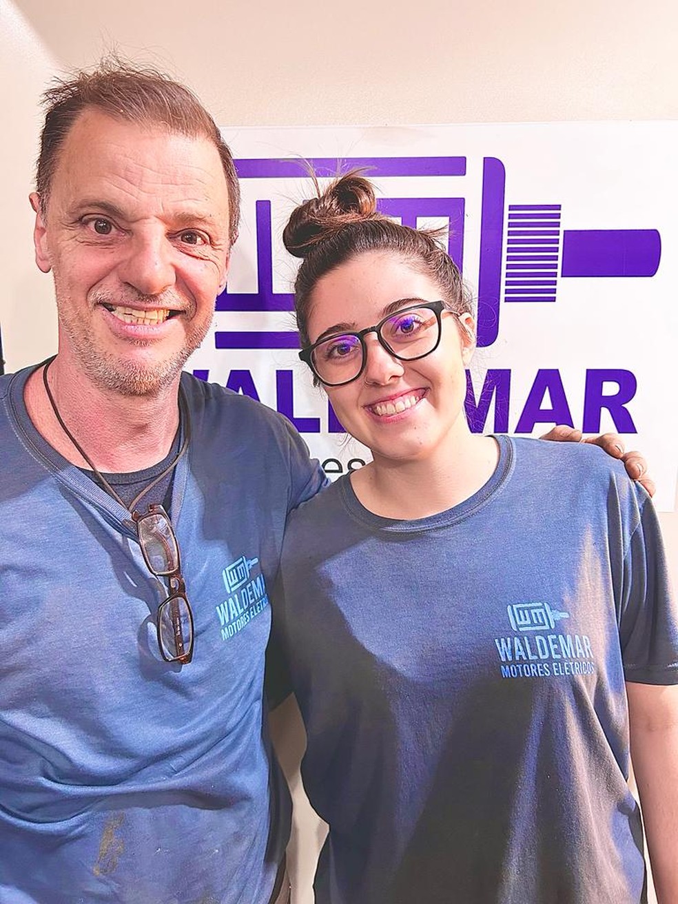 Larissa Nicola Ganho, ou apenas 'Graxinha', conta com o apoio do pai em trabalho em oficina, em Ibitinga (SP) — Foto: Arquivo Pessoal