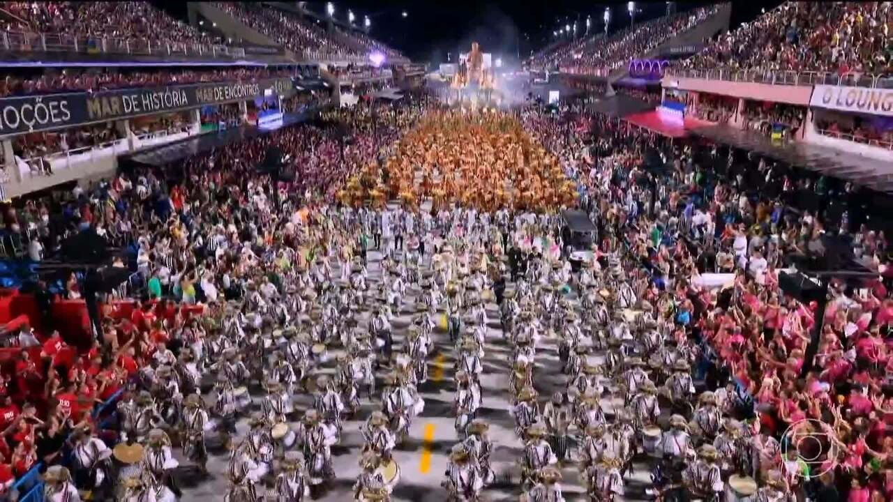 Irmão de Bolsonaro entra com ação contra desfile que homenageou Lula e critica ' tratamento jocoso' a ex-presidente