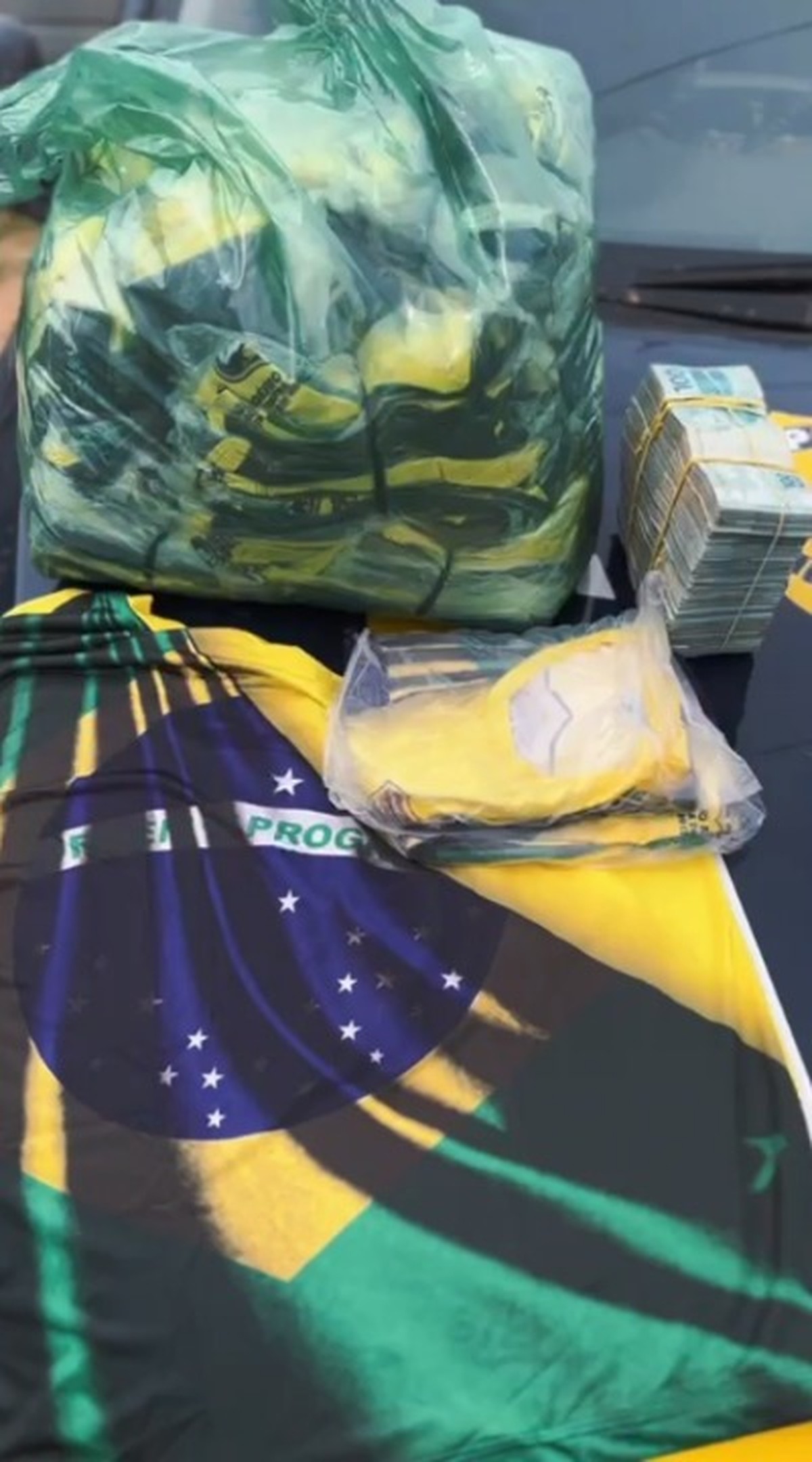 prf-apreende-150-mil-reais-em-esp-cie-e-camisetas-com-as-cores-do