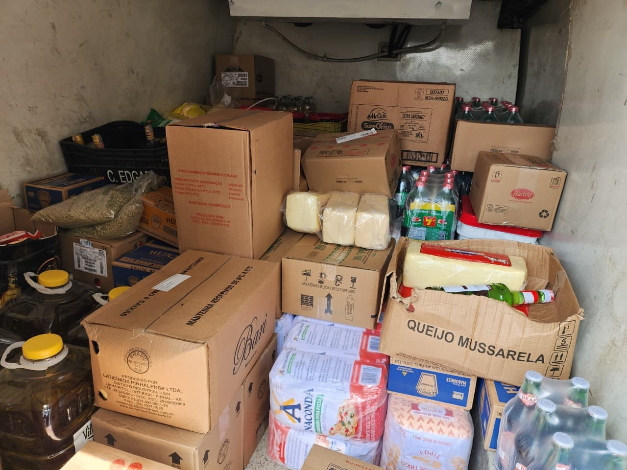 Guarda apreende furgão com alimentos e bebidas alcóolicas em condições irregulares em Limeira