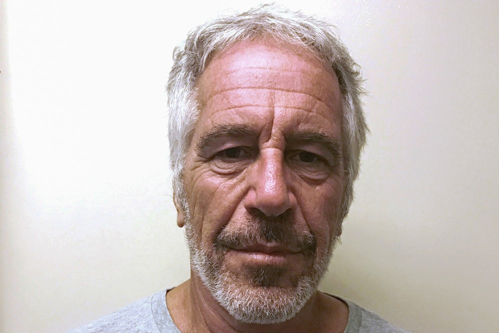 Vítimas de Jeffrey Epstein sofrem ameaças após Departamento de Justiça dos Estados Unidos expor identidades