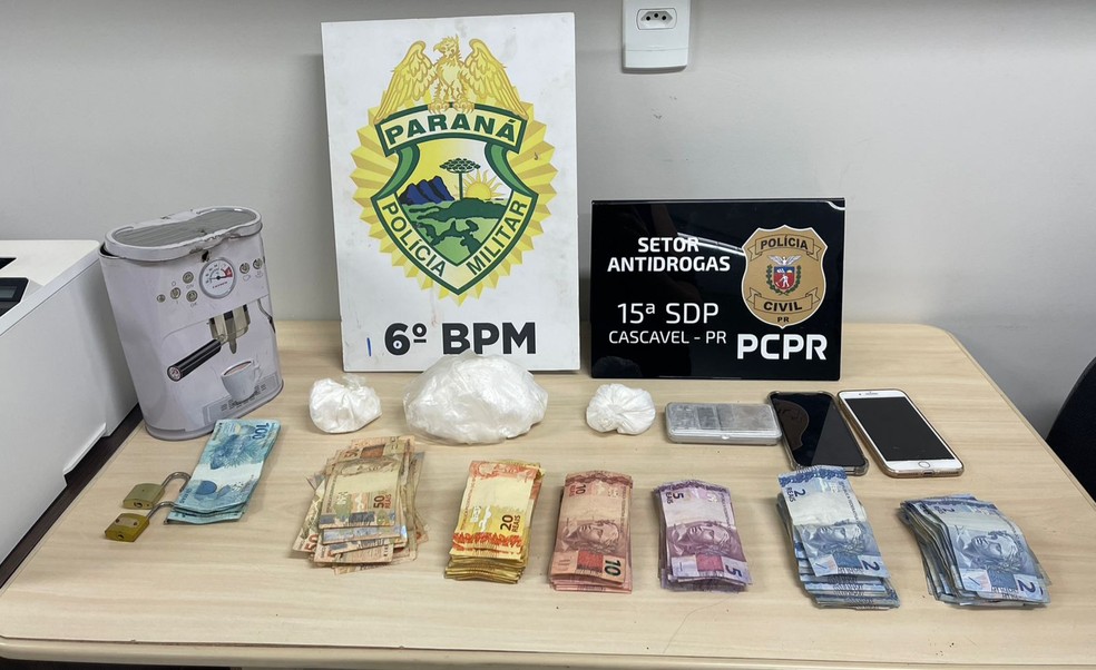 Professores encontram cocaína na mochila de criança de 4 anos e pais são presos em flagrante no Paraná — Foto: Polícia Civil/Cascavel