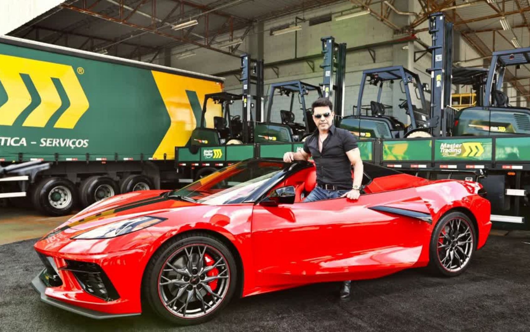 Zezé Di Camargo compra carro de luxo avaliado em R$ 1,5 milhão e mostra primeiros testes