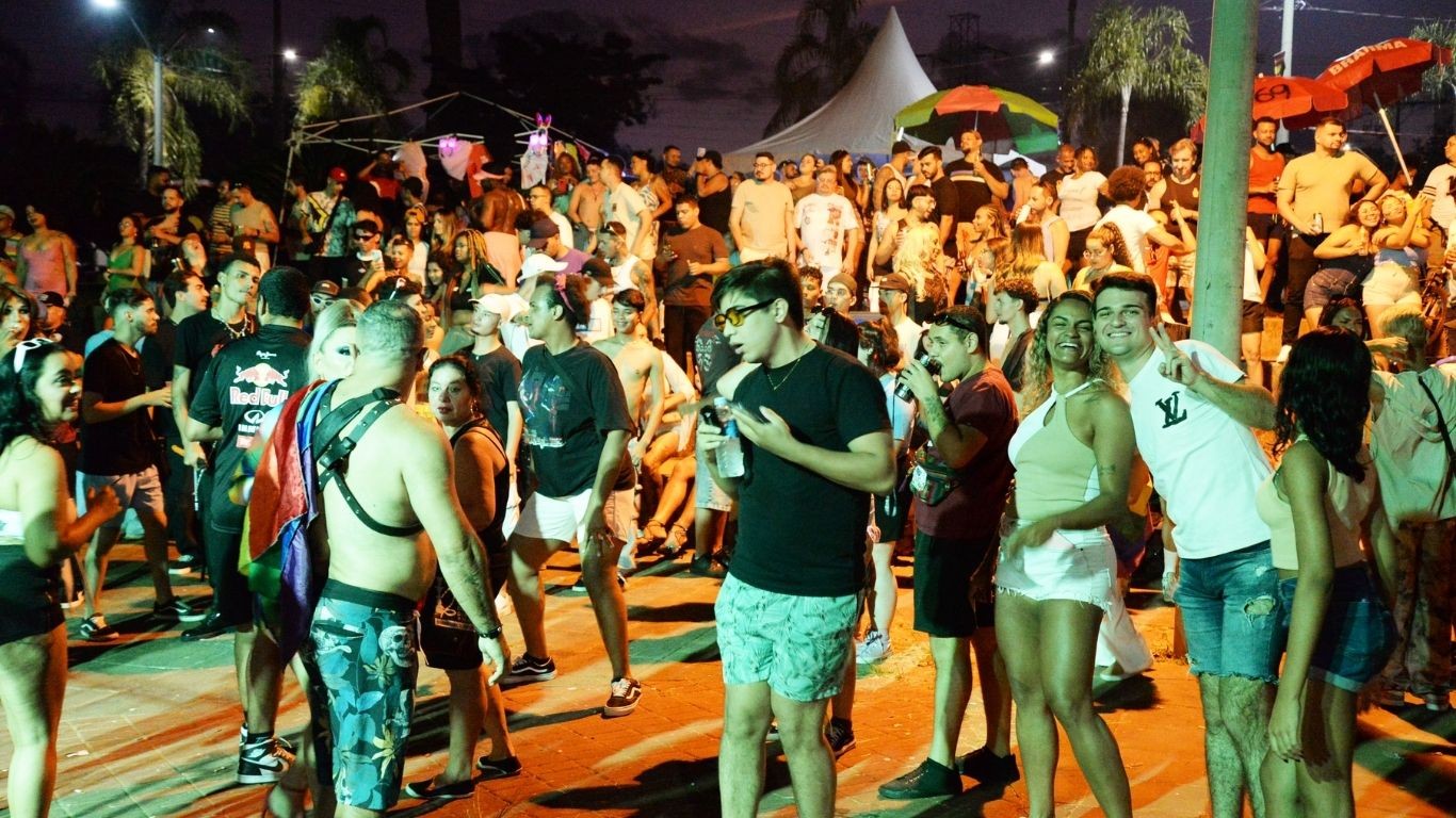 Parada do Orgulho LGBT+ chega ao Padre Anchieta com shows, DJs e performances