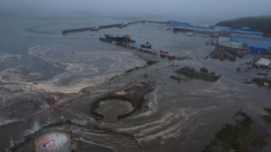 VÍDEOS mostram destruição causada por tsunami que acompanhou terremoto na Rússia