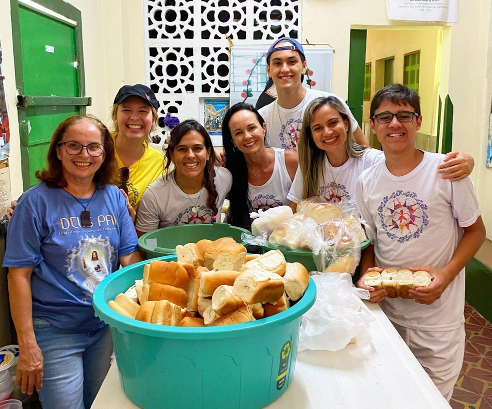 O projeto Flor de Lis nasceu quando amigas descobriram que um projeto de distribuição de alimentos ficaria sem voluntários — Foto: Arquivo Pessoal