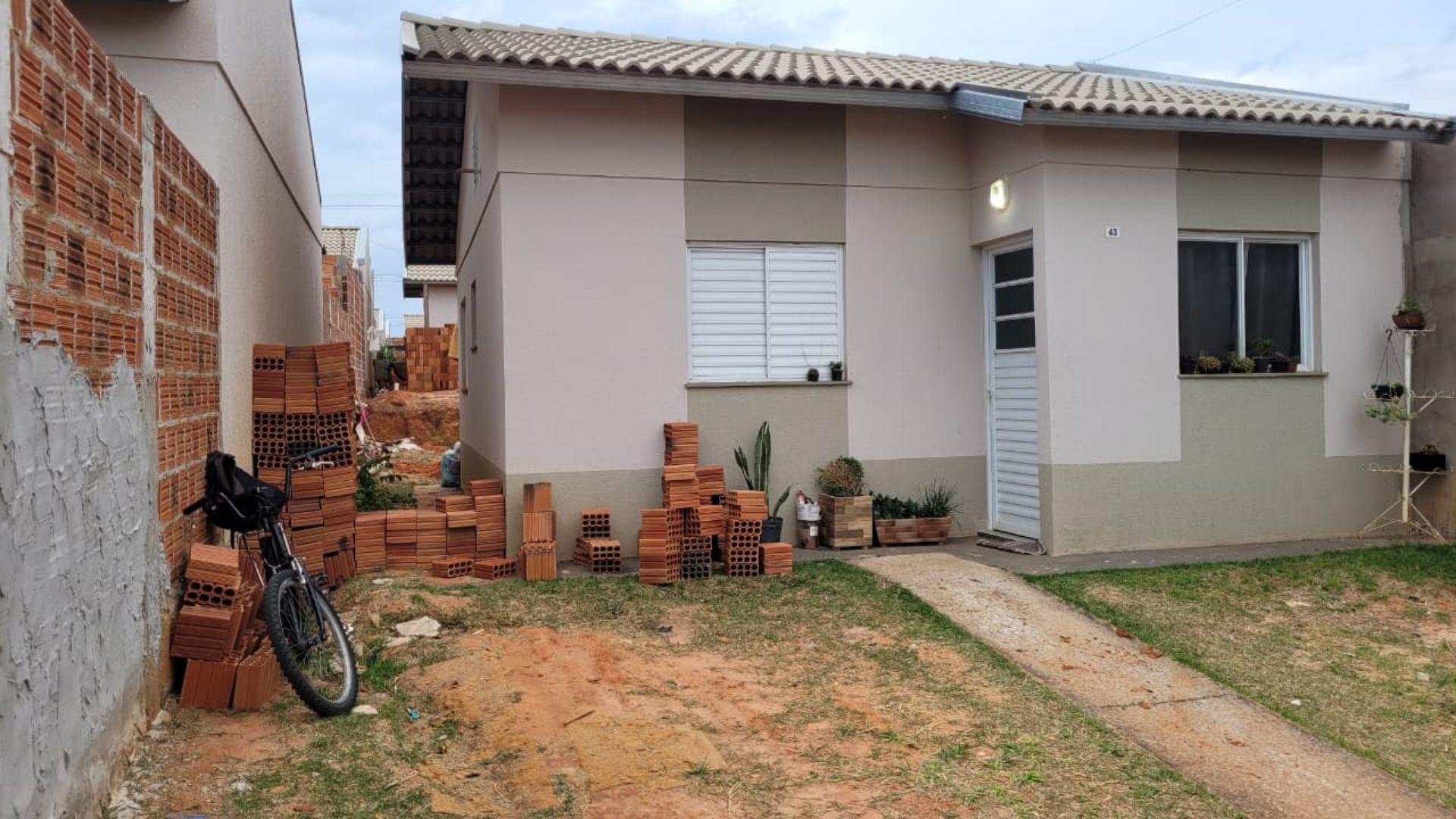 Corpo é encontrado enterrado no quintal de casa em Marília