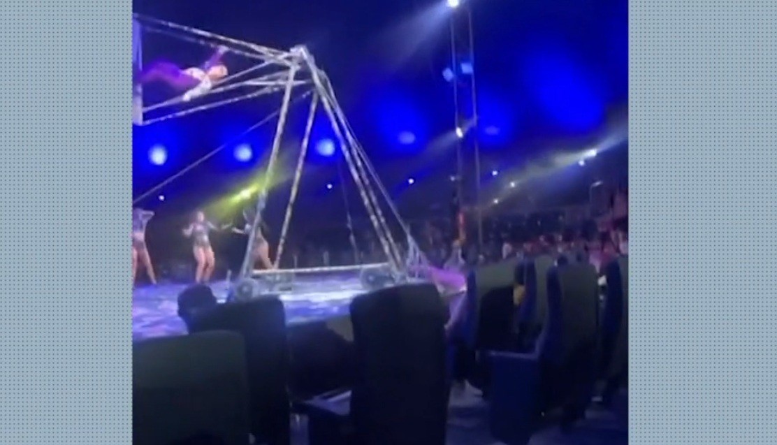 VÍDEO: Artista de circo sofre queda de 3 metros durante apresentação em São José dos Campos