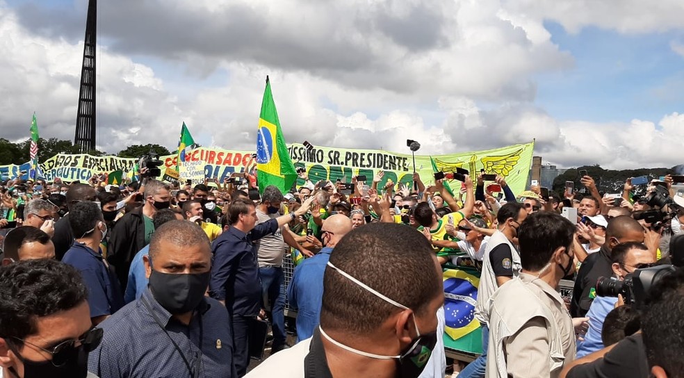 MBL - Movimento Brasil Livre - Bolsonaro usou helicóptero oficial  literalmente para dar um passeio, tudo com nosso dinheiro, do povo, que  pagamos altíssimos impostos. A justiça perguntou qual foi o custo