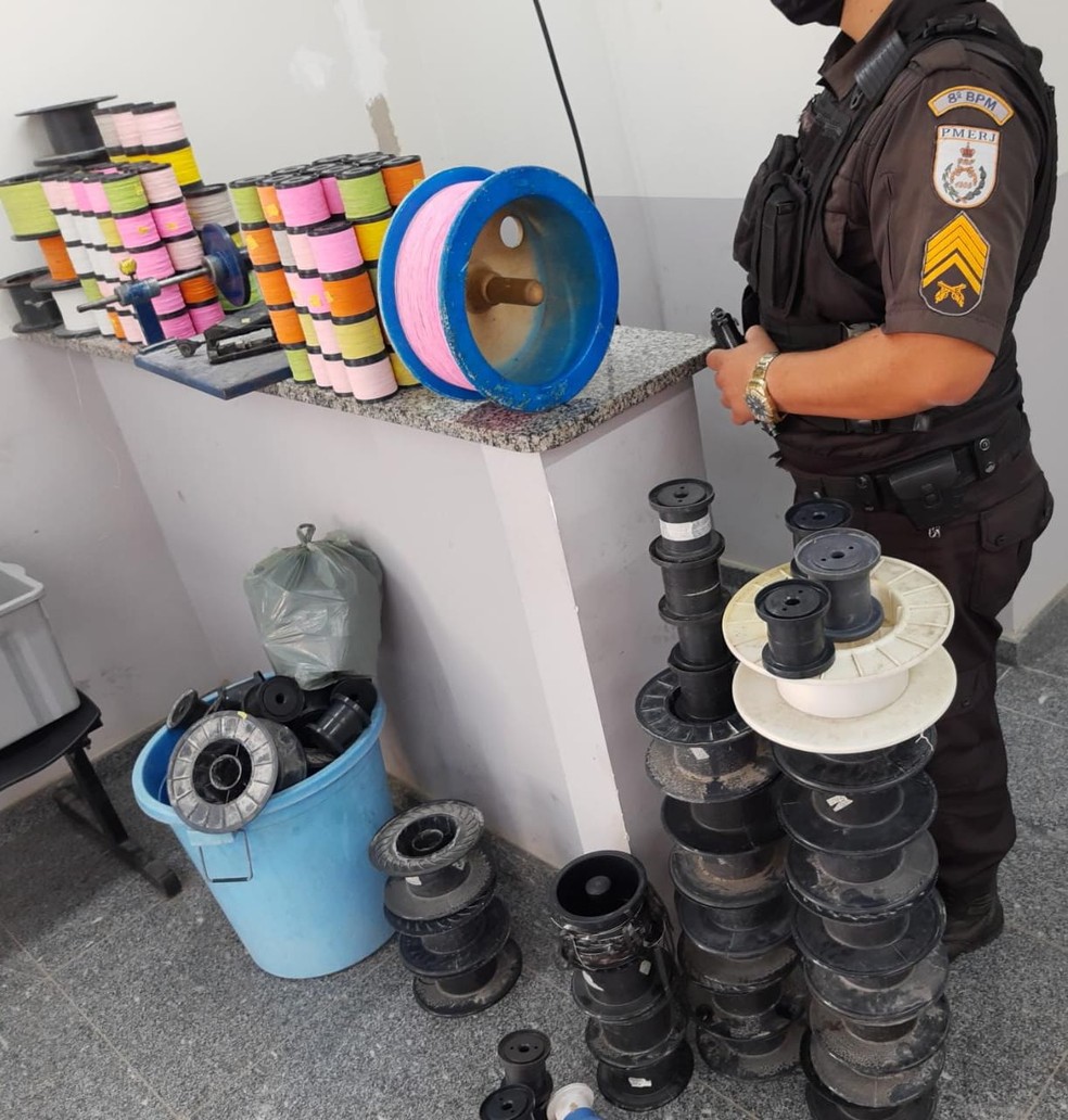 Dois homens são detidos em fábrica ilegal de linha chilena na zona oeste do Rio