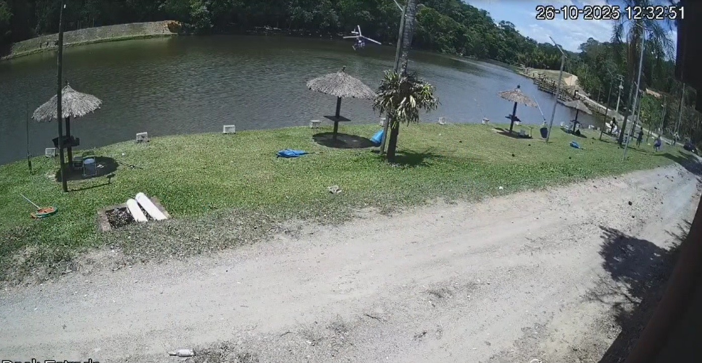 Vídeos mostram momento em que helicóptero cai em pesqueiro no interior de SP