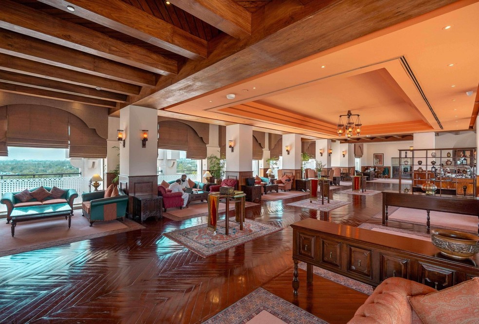 O saguão do Serena Hotel, em Islamabad, no Paquistão, que receberá delegações dos EUA e do Irã para negociações de paz, em abril de 2026. — Foto: Divulgação/ Serena Hotel Islamabad