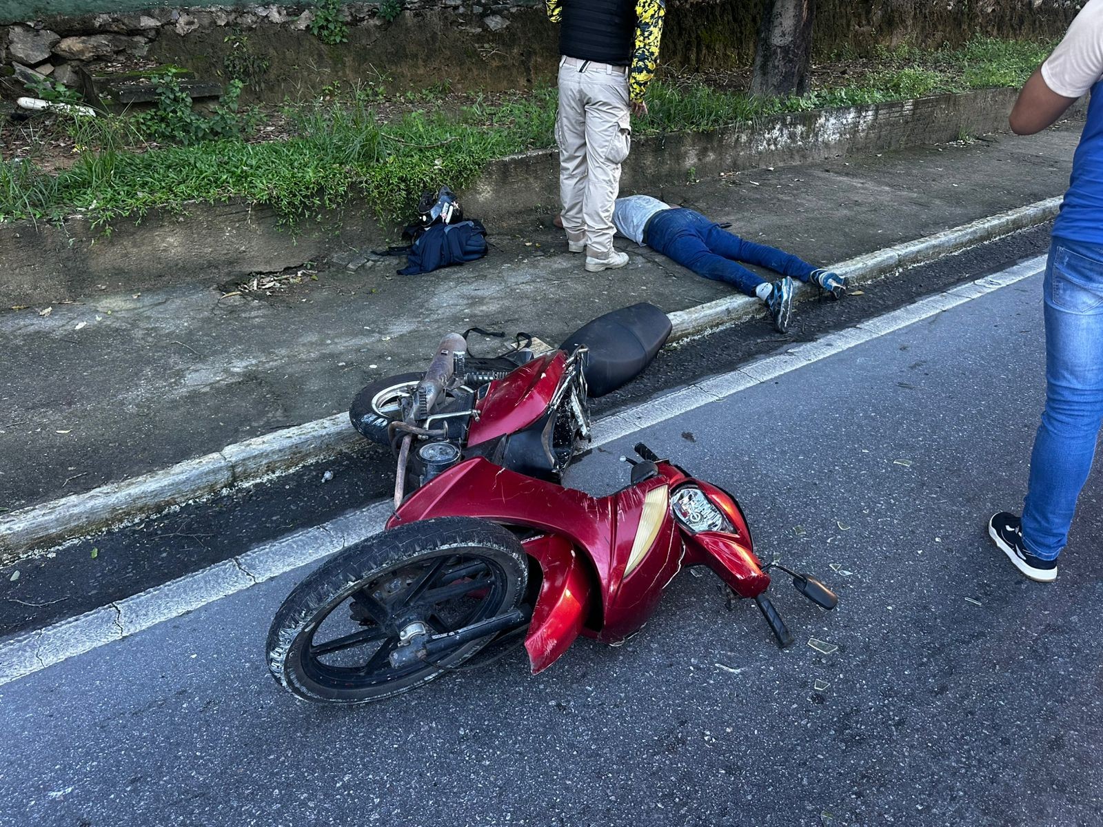 Homem com tornozeleira ameaça e assalta mulheres à mão armada na Av. Fernandes Lima em Maceió