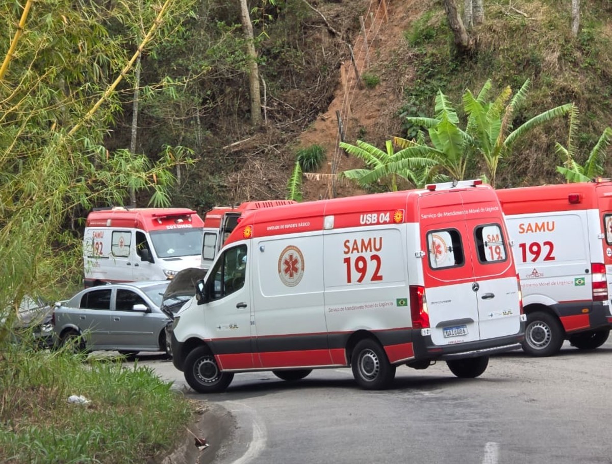 Acidente deixa três pessoas feridas na MG-353, em Coronel Pacheco 