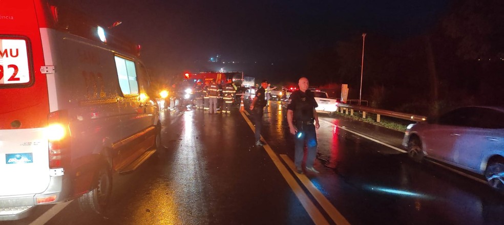 Acidente na rodovia entre Casa Branca e Vargem Grande do Sul deixa pelo menos três mortos — Foto: GCM Vargem Grande do Sul/Divulgação