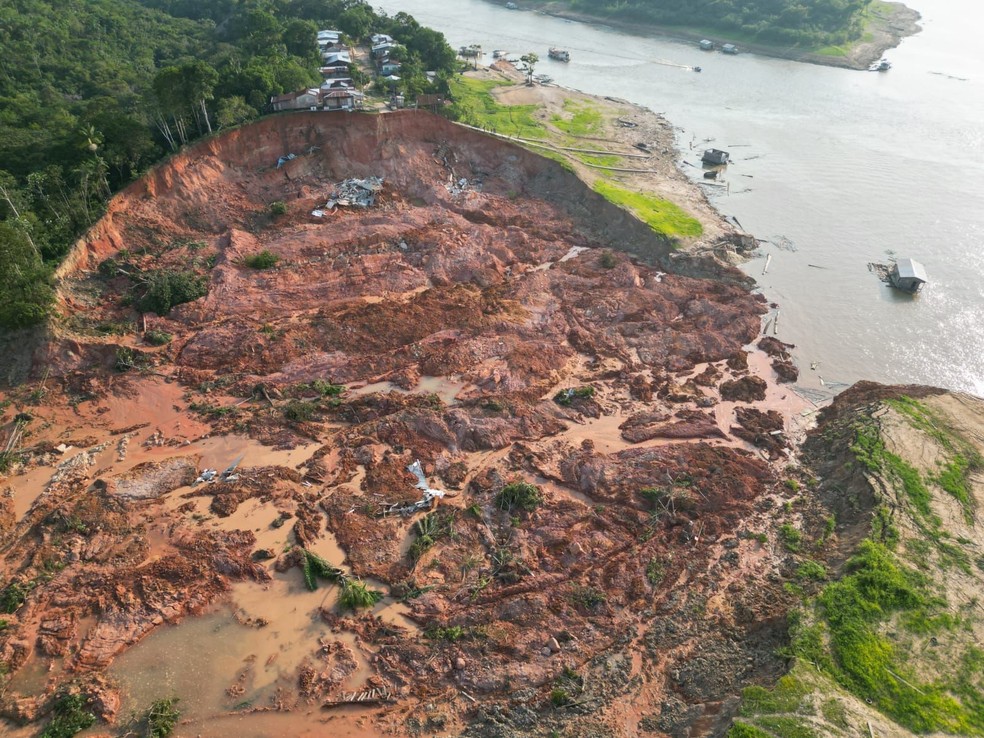 Vila Arumã, no Amazonas, após ser atingida pro deslizamento de terra. — Foto: Divulgação