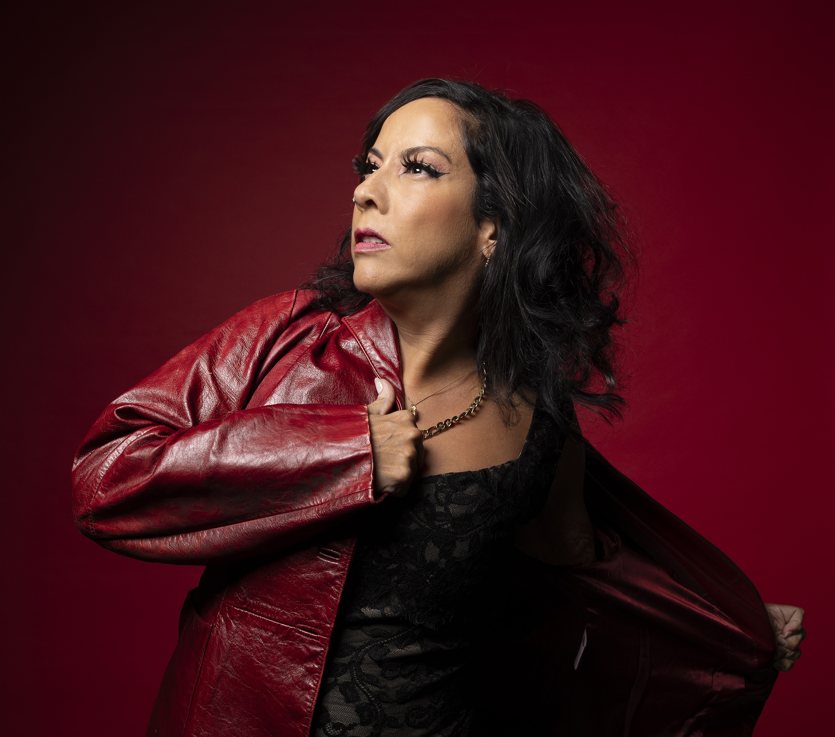 Marya Bravo enfia ‘Faca no peito’ do pai Zé Rodrix em álbum autoral de trip hop composto com Nobru e Dony Von