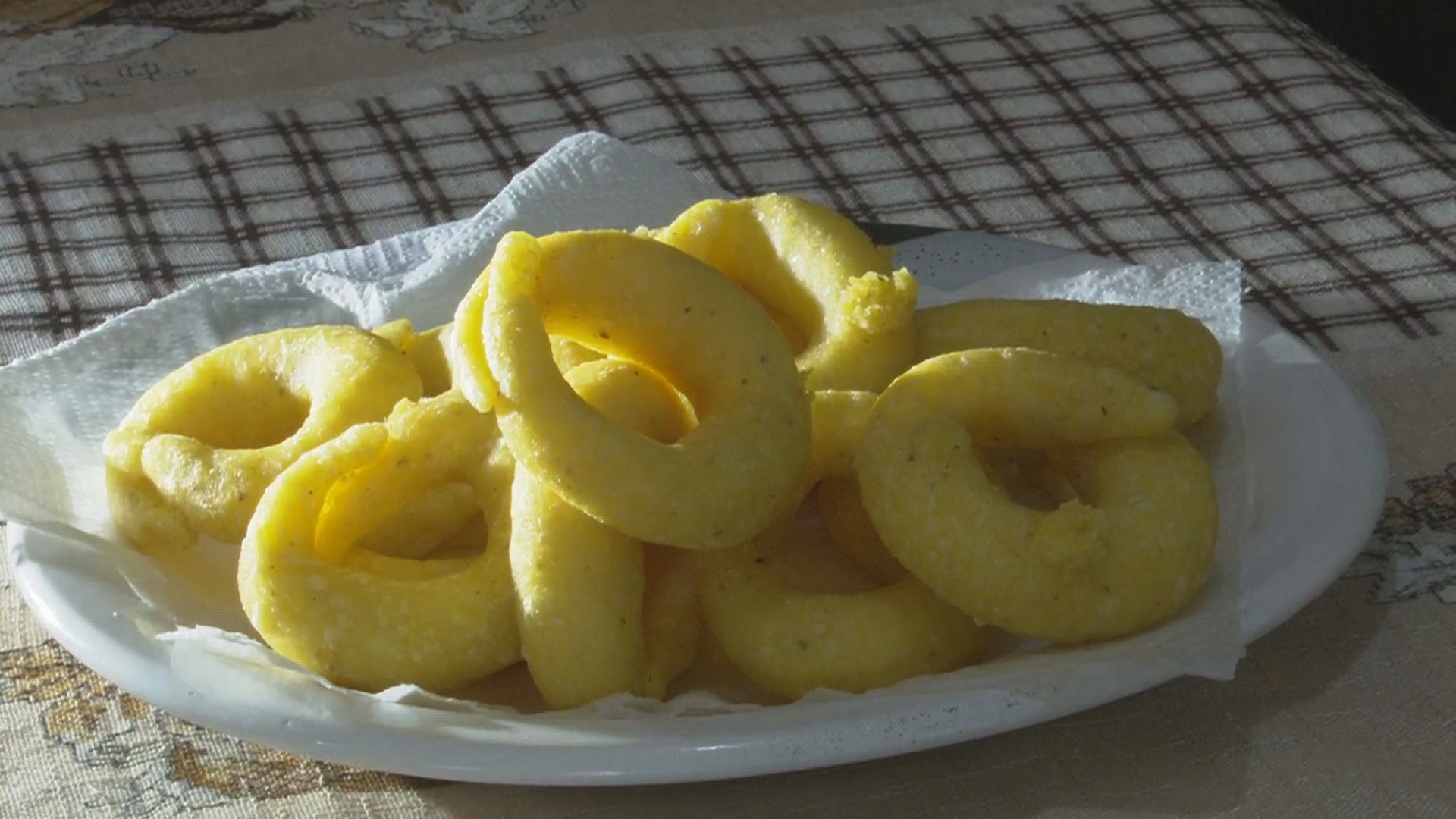 Aprenda uma receita de bolinhos de milho com apenas três ingredientes 