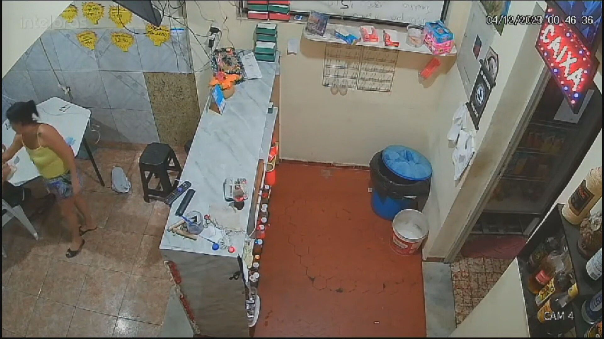 Mulher que aparece em imagens ateando fogo ao marido vira ré por homicídio triplamente qualificado