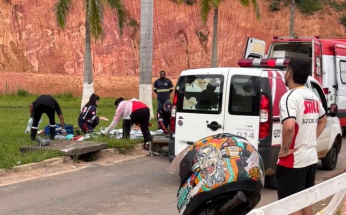 Mulher morre após batida entre duas motos em São João Nepomuceno
