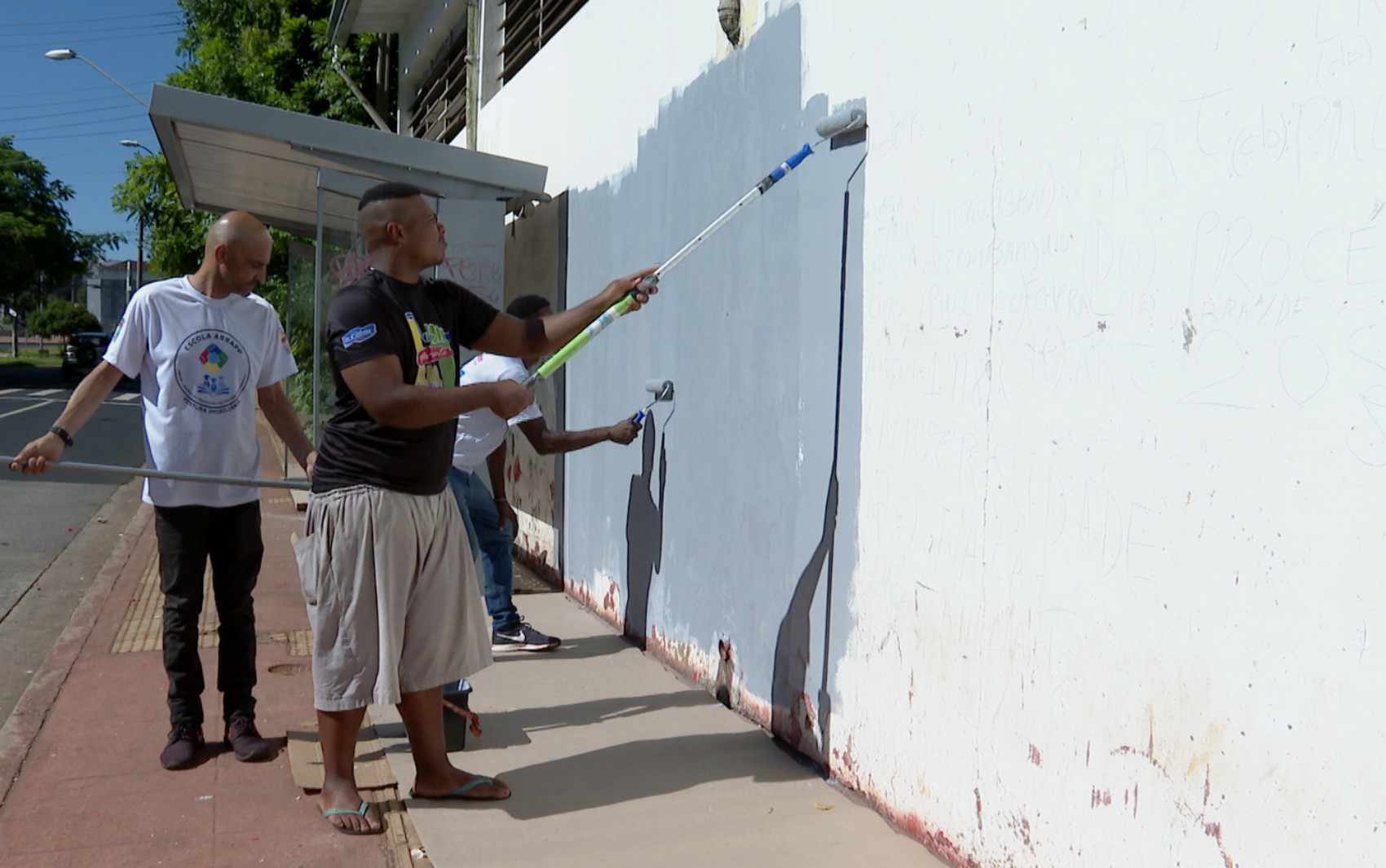 Homens em situação de rua fazem curso de pintura e buscam vida nova por meio do trabalho em Ribeirão Preto
