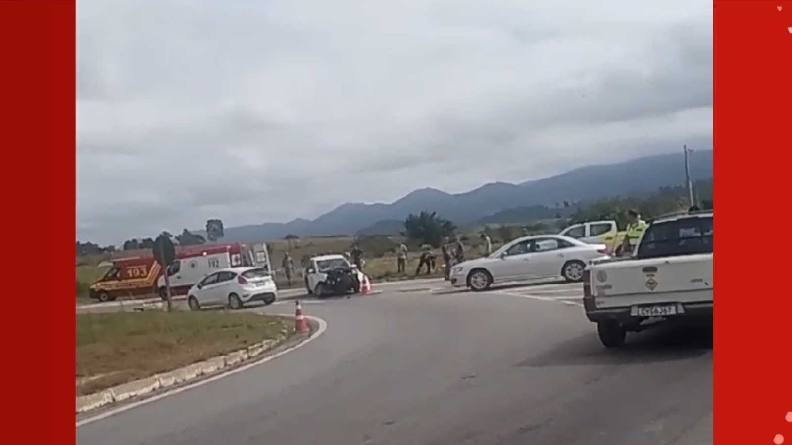 Acidente entre carro e caminhão deixa cinco feridos em rodovia de Tremembé, SP