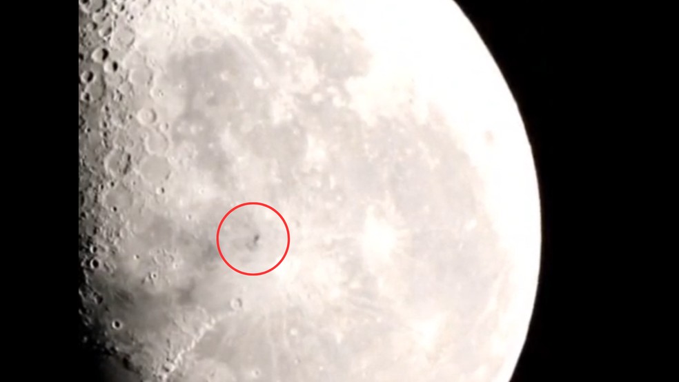 Professor registra passagem da ISS na frente da Lua
