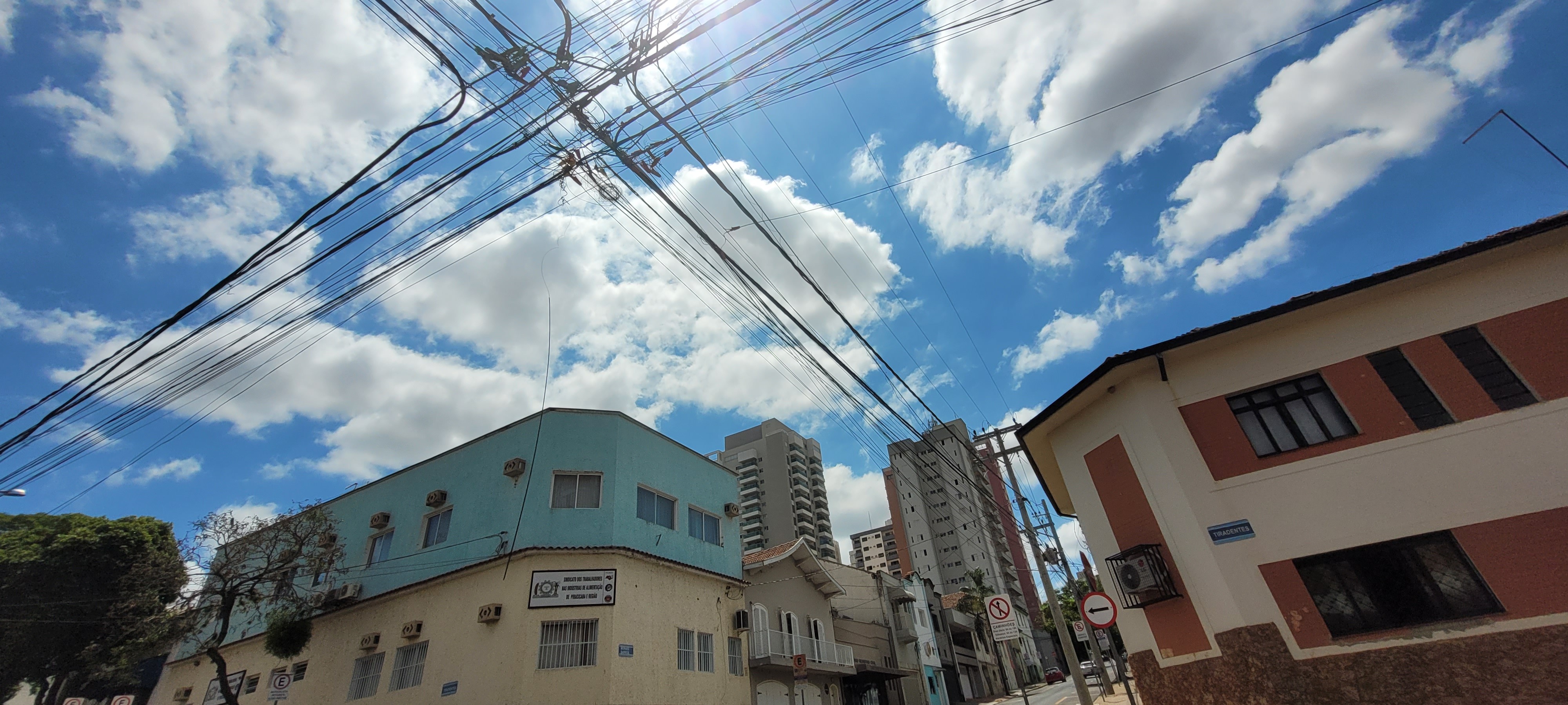 Sistema de solicitação de reparos na iluminação pública completa um mês e problemas persistem em Piracicaba  