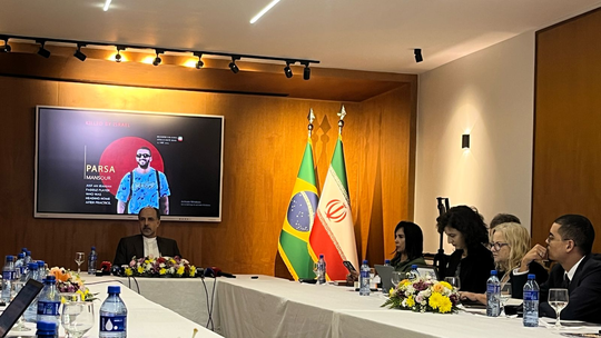 Embaixador do Irã diz que país vai suspender temporariamente inspeções da ONU a instalações nucleares - Segundo Abdollah Nekounam, o procedimento de apuração e verificação das Nações Unidas foi suspenso temporariamente após os ataques norte-americanos.