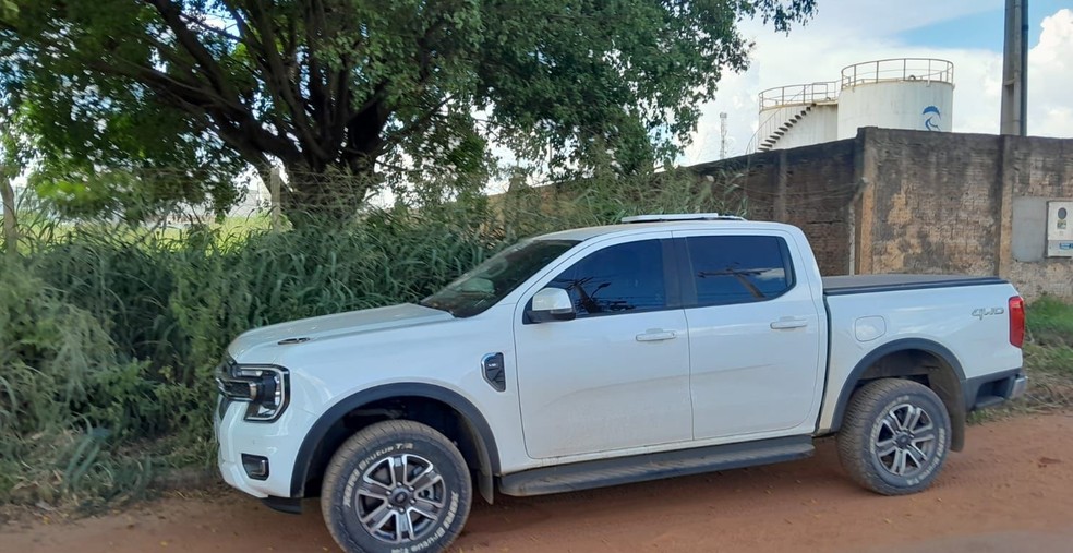 Carro do empresário desaparecido foi localizado a 200 metros da casa dele — Foto: Marlon Ferraz/Blog Braga