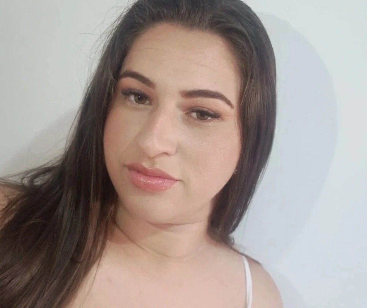 Jovem é encontrada morta com ferimento no pescoço após incêndio chamar a atenção de vizinhos em SC