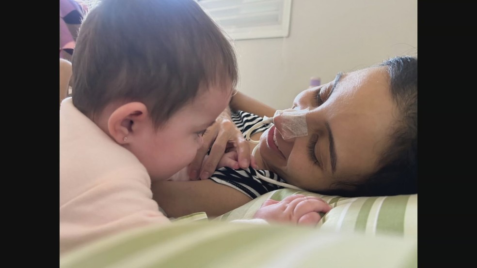 Mayara Corrêa e a filha, Melissa — Foto: Reprodução/TV TEM