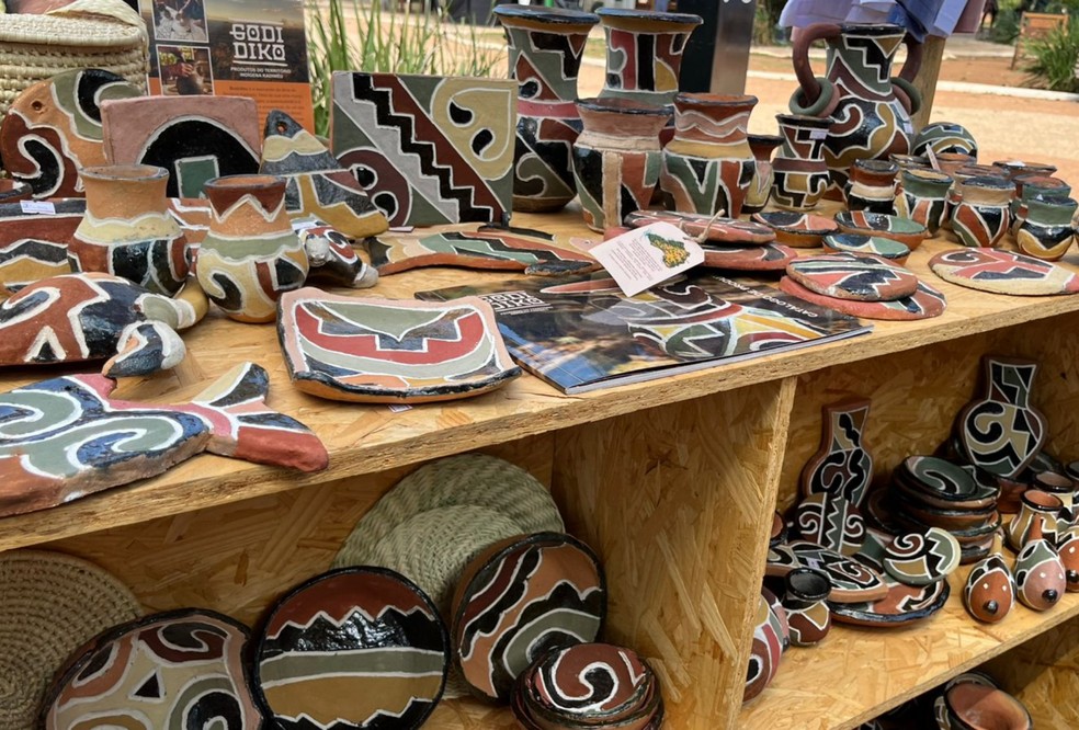 Artesãs Kadiwéu levam tradição e cerâmica ao Festival de Bonito — Foto: Antônio Bispo