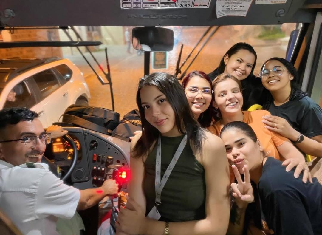 Passageiros criam perfil em rede social para registrar dia a dia no transporte público, em João Pessoa