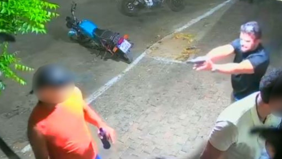 Policial civil, de 44 anos, foi preso em flagrante por tentar matar homem com tiro na cabeça em Barbalha. — Foto: Reprodução