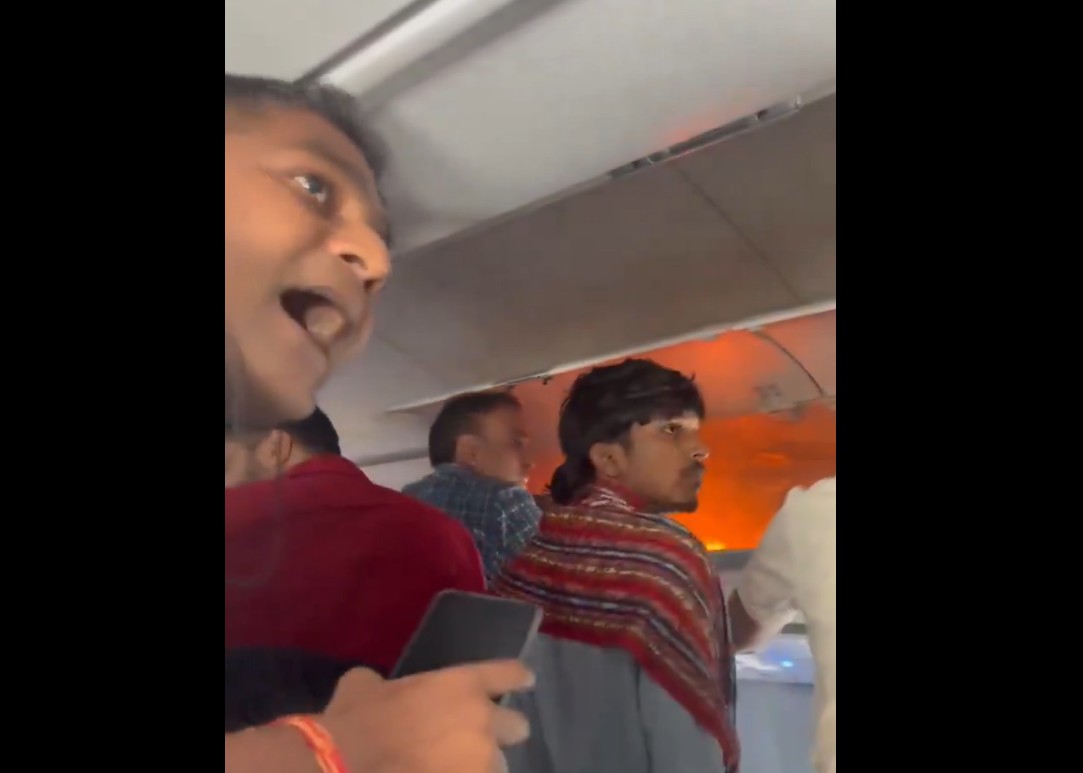 Carregador portátil pega fogo durante voo na Índia, e avião faz pouso de emergência