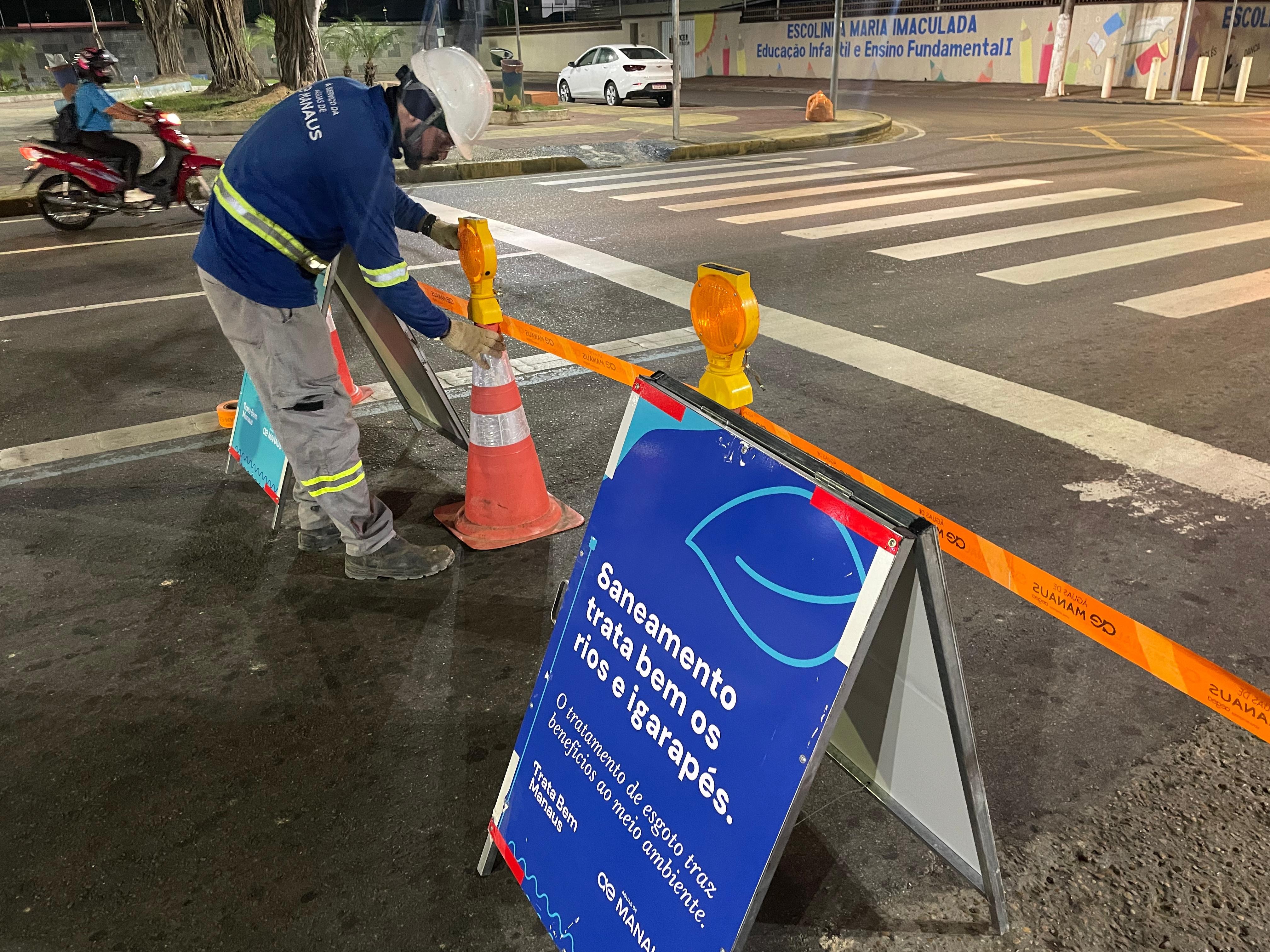 Obras de implantação de redes de esgoto avançam para novo trecho da Avenida Constantino Nery