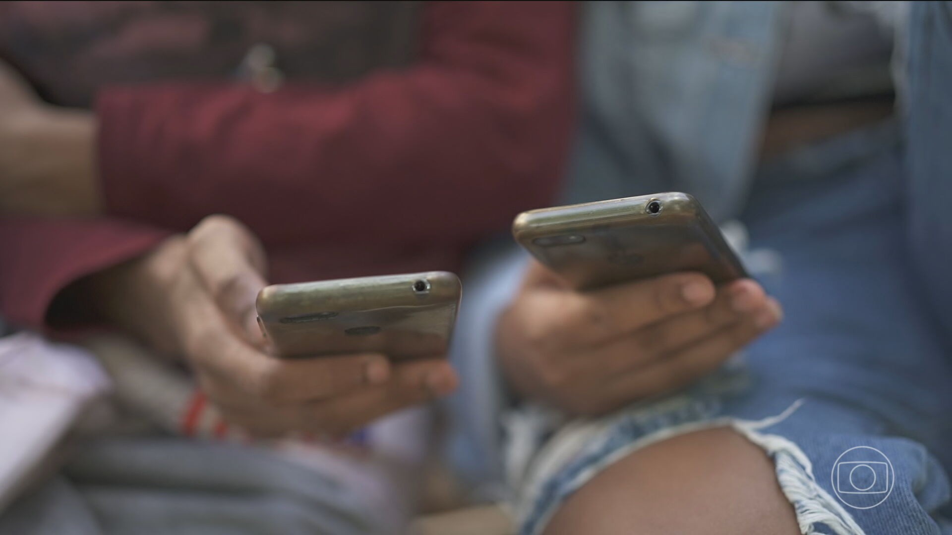 Especialistas elogiam projeto aprovado que combate pontos denunciados por Felca de exploração de crianças e adolescentes na internet