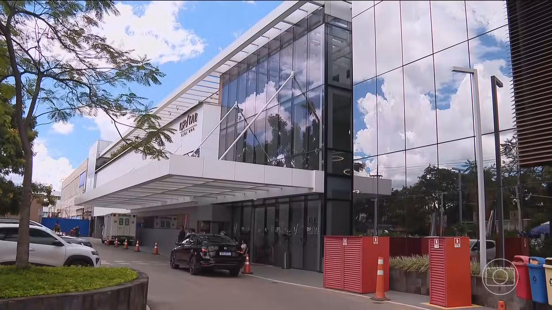 Ex-presidente Jair Bolsonaro passa por cirurgia em Brasília