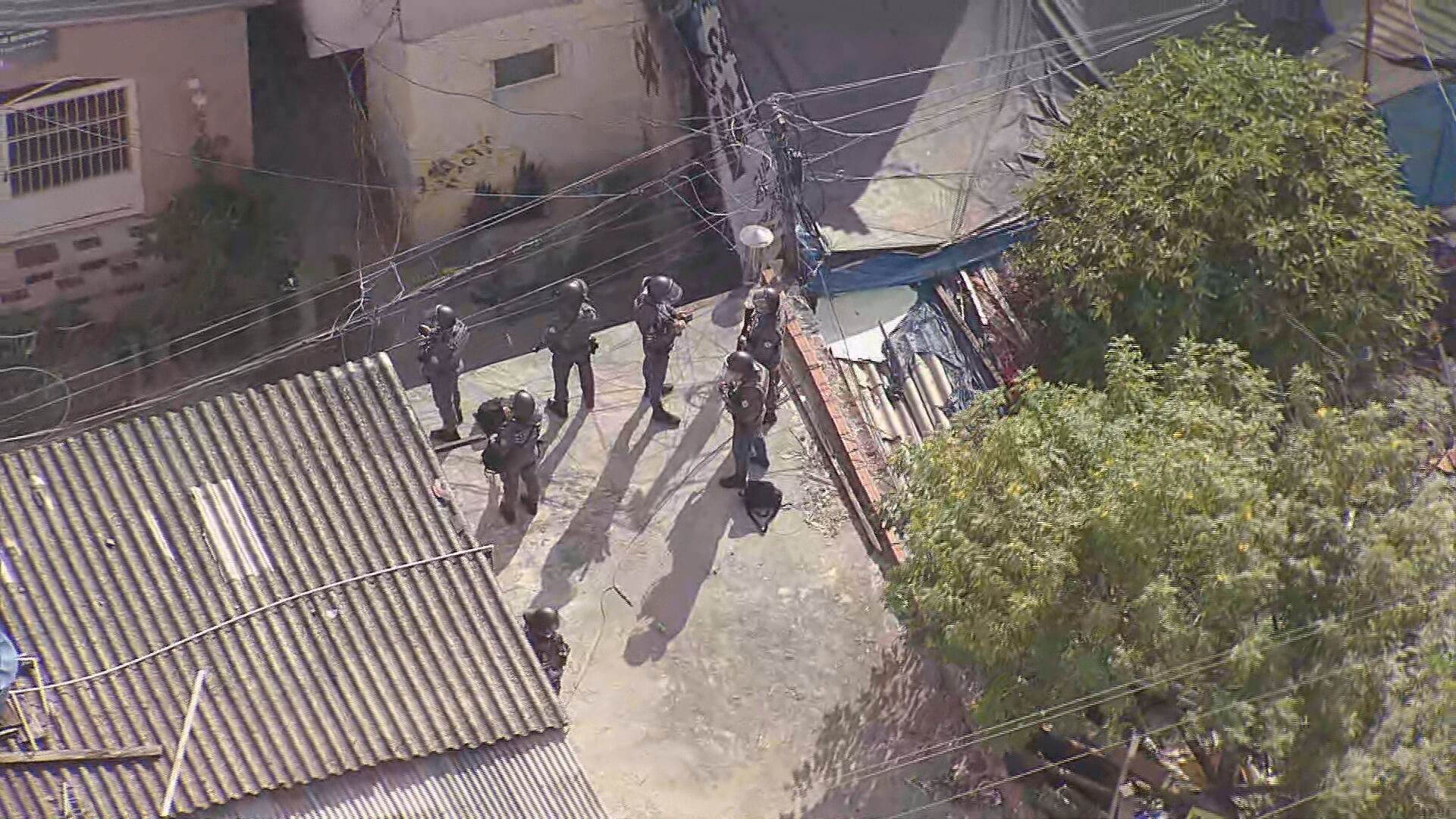 Favela do Moinho amanhece com tropa de choque da PM, mesmo após União suspender cessão da área ao governo de SP