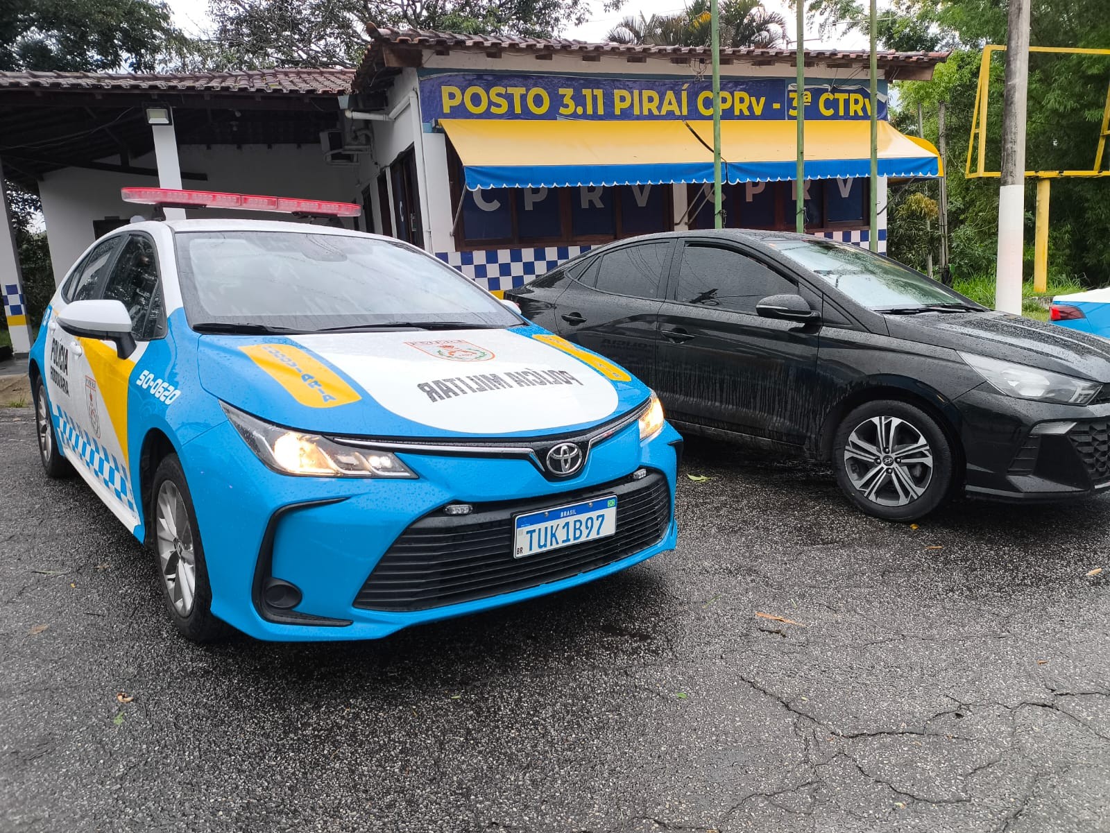 Dois homens são presos por tráfico de drogas na RJ-145, em Piraí